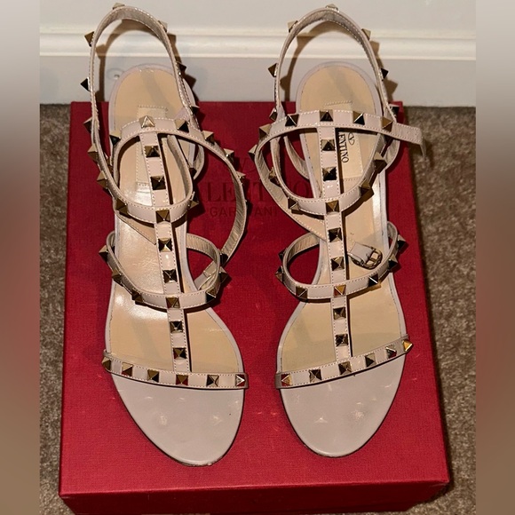 Valentino Garavani’s Rockstud sandal - Picture 2 of 8